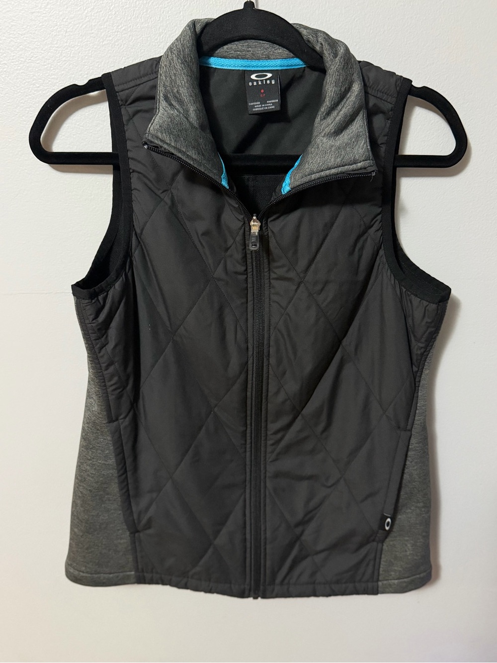 Oakley Women’s Small Quilted Hybrid Full Zip Athletic Vest Black Gray